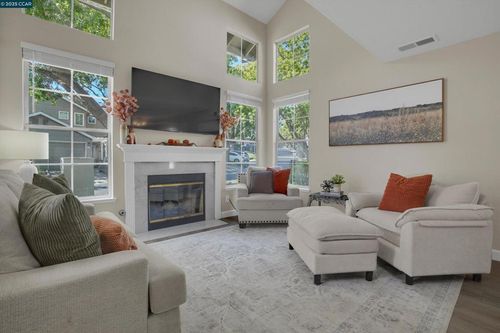 235 Pebblecreek Ct, Martinez, CA, 94553-6808 | Card Image