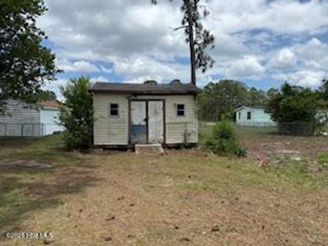 108 N Queens St, House other with 3 bedrooms, 2 bathrooms and null parking in Hubert NC | Image 15