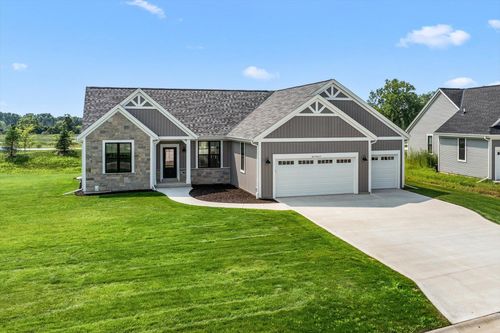 W251N2413 Valleyview Cir, Pewaukee, WI, 53072-1802 | Card Image