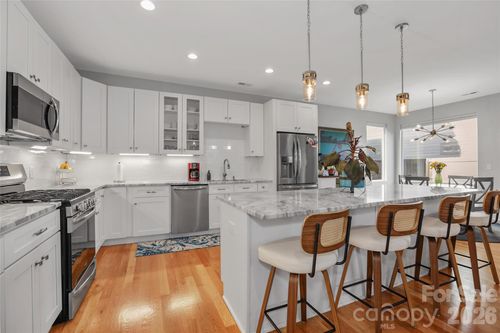 621 Campus St, Charlotte, NC, 28216-5309 | Card Image