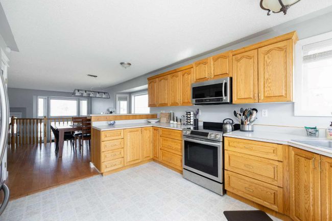 312 Bussieres Drive, Home with 4 bedrooms, 3 bathrooms and 4 parking in Fort Mcmurray AB | Image 9