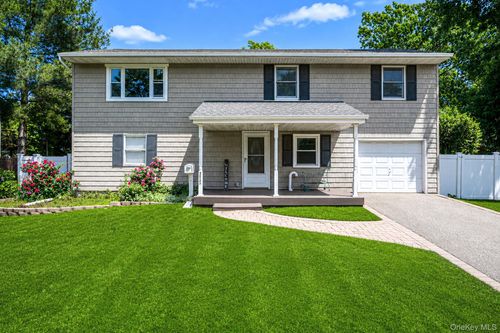 377 Montgomery Ave, West Babylon, NY, 11704-4910 | Card Image