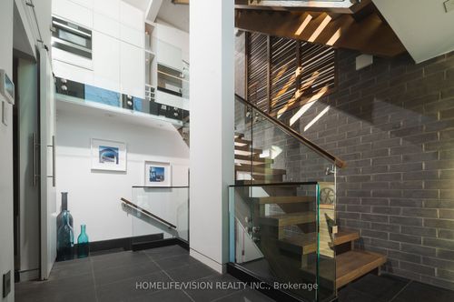 4 Astley Avenue, Toronto, ON, M4W3B4 | Card Image