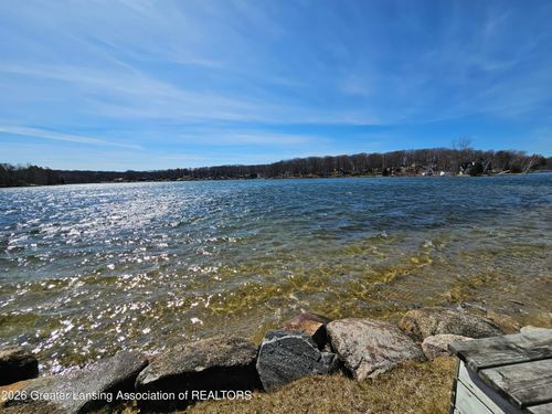 9471 Peninsula Dr, Mecosta, MI, 49332-9736 | Card Image