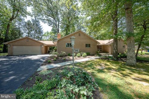 696 Forest Rd, WAYNE, PA, 19087-2348 | Card Image