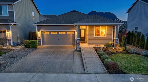 864 Sigrist Dr E, Enumclaw, WA, 98022-5032 | Card Image