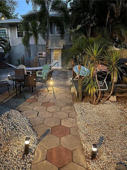527 8th St N, St Petersburg, FL, 33701-2131 | Card Image
