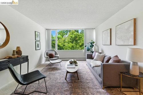 apt-203-2601 College Ave, Berkeley, CA, 94704-3444 | Card Image