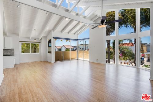 224 Sunridge St, Playa del Rey, CA, 90293-7662 | Card Image