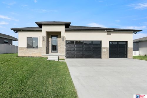 9430 Wilderness Sky Dr, Lincoln, NE, 68516-6118 | Card Image