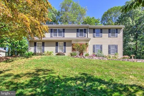 10 Alpine Dr, MOHNTON, PA, 19540-1100 | Card Image
