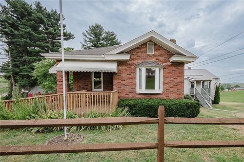 613 N Cherry St, Worthington, PA, 16262-2115 | Card Image