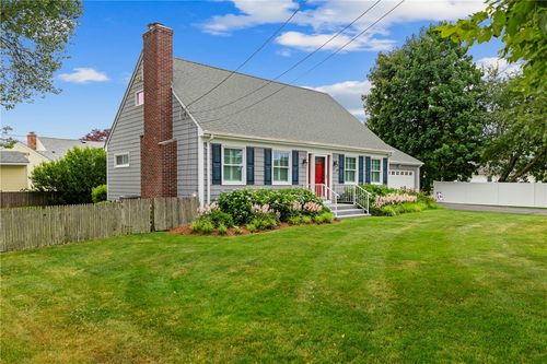 2 Redwood Ct, Warren, RI, 02885-4220 | Card Image