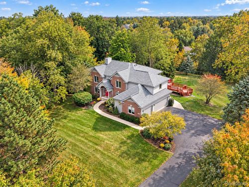 8805 Pebble Creek Dr, Pinckney, MI, 48169-8578 | Card Image