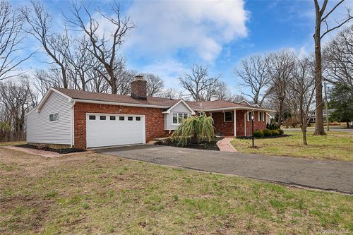 61 Preston St, Huntington, NY, 11743-2054 | Card Image