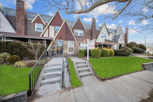 118 Nashville Blvd, Cambria Heights, NY, 11411-1919 | Card Image