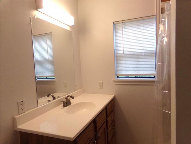 505 S Saint Andrews St, House other with 3 bedrooms, 2 bathrooms and 2 parking in Weimar TX | Image 8