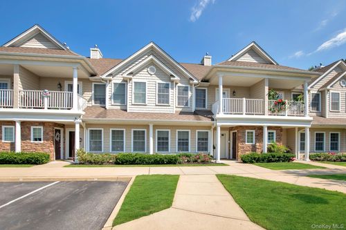 34 Della Dr, West Babylon, NY, 11704-6240 | Card Image