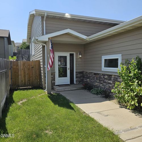 1213 24th St W, Dickinson, ND, 58601-2716 | Card Image
