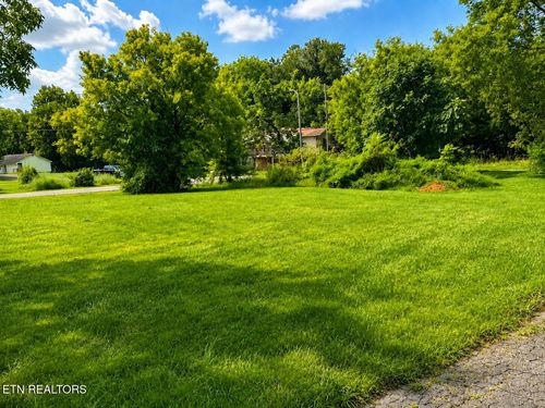 3821 Dance Ave, Knoxville, TN, 37919-2233 | Card Image