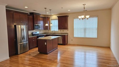 208 Canter Ct, Goshen, NY, 10924-8932 | Card Image