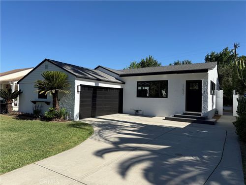 17532 Hamlin St, Lake Balboa, CA, 91406-5311 | Card Image