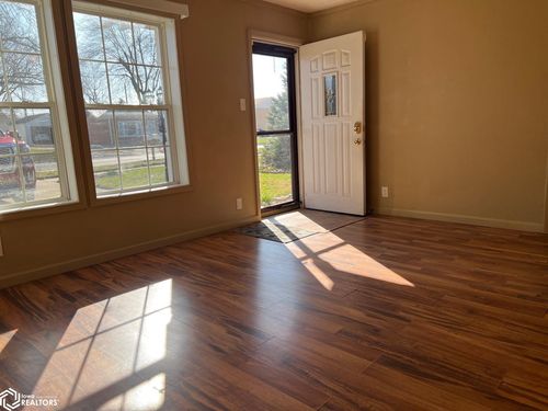 405 Cottage Grove Ave, West Burlington, IA, 52655-1407 | Card Image