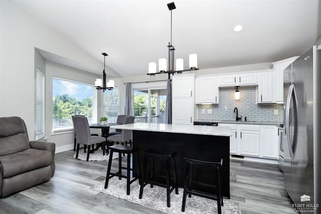 812 Fossilridge Dr, House other with 5 bedrooms, 3 bathrooms and null parking in Manhattan KS | Image 6