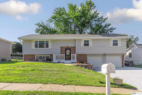 4915 Robin Dr, Bellevue, NE, 68157-2551 | Card Image