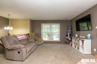 3207 S Hampton Drive, House other with 3 bedrooms, 1 bathrooms and null parking in Bettendorf IA | Image 3