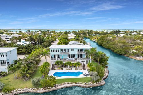 17387 Dolphin St, Sugarloaf Key, FL, 33042-3656 | Card Image