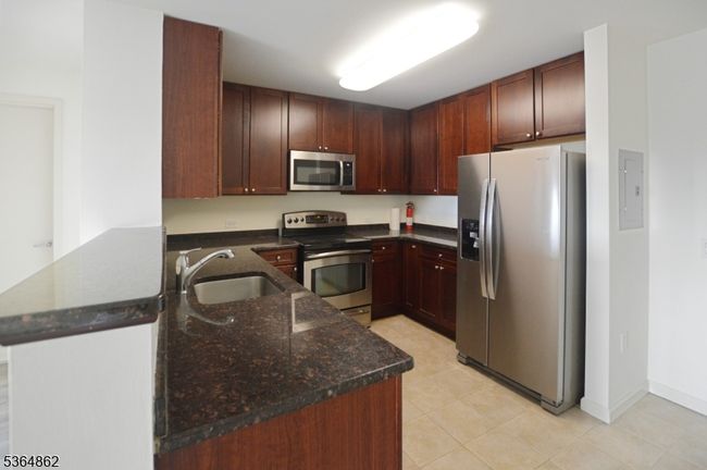APT-616 - 1 Carriage City Plz, Townhouse with 2 bedrooms, 2 bathrooms and null parking in Rahway NJ | Image 5