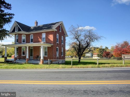 7960 Mentzer Gap Rd, WAYNESBORO, PA, 17268-9117 | Card Image