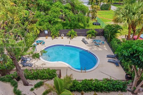 305-2520 N Andrews Ave, Wilton Manors, FL, 33311-2557 | Card Image