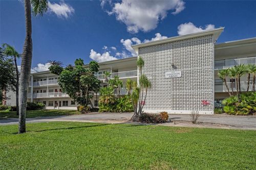 104-5155 9th Ave N, ST PETERSBURG, FL, 33710-6630 | Card Image