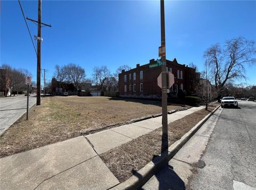 2900 Mcnair Ave, Saint Louis, MO, 63118-1633 | Card Image