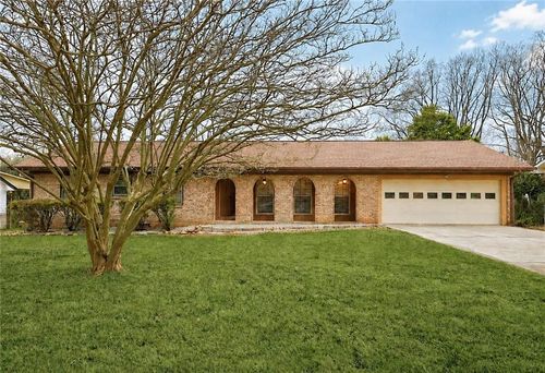 457 Castleaire Dr, Stone Mountain, GA, 30087-2702 | Card Image