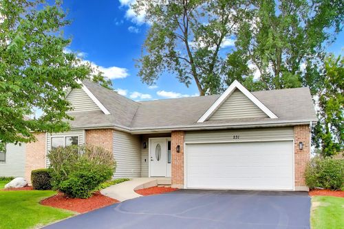 231 Clover Chase Cir, Woodstock, IL, 60098-4198 | Card Image
