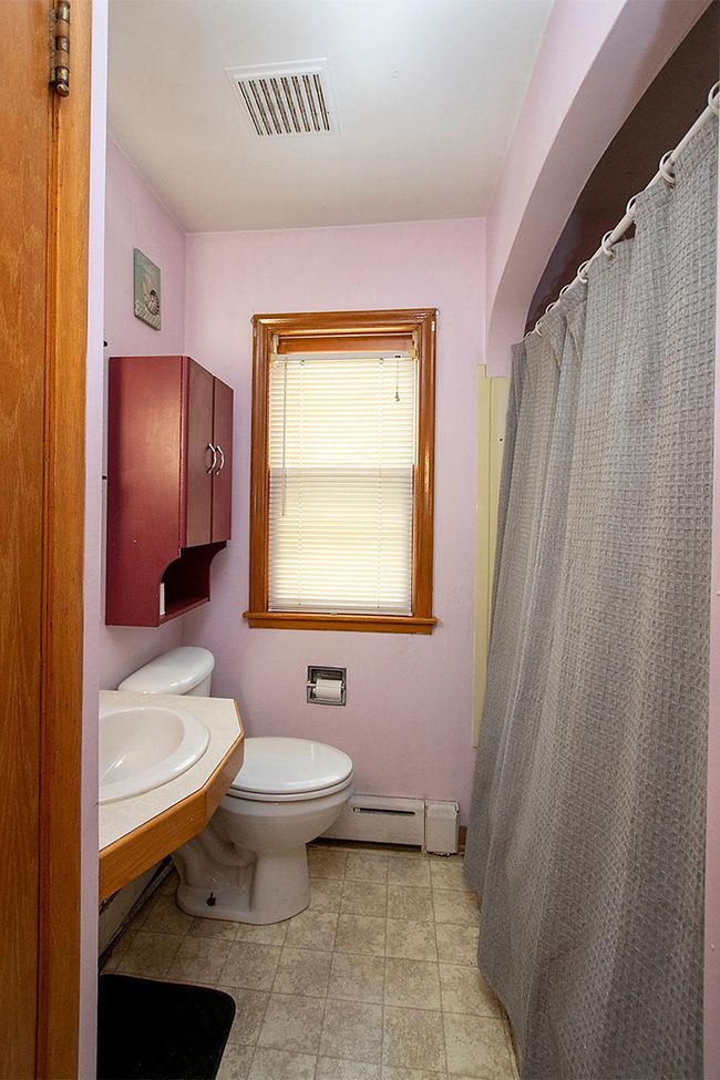 Main floor full bath | Image 13