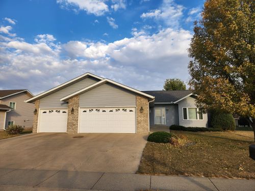 211 Rainbow Drive, Marshall, MN, 56258 | Card Image