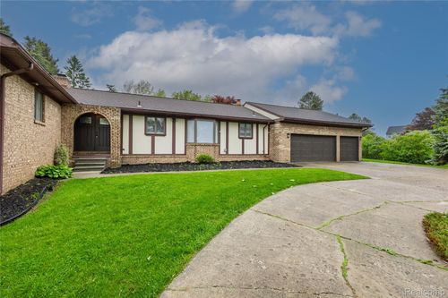 59663 Pettengill Dr, New Hudson, MI, 48165-9733 | Card Image