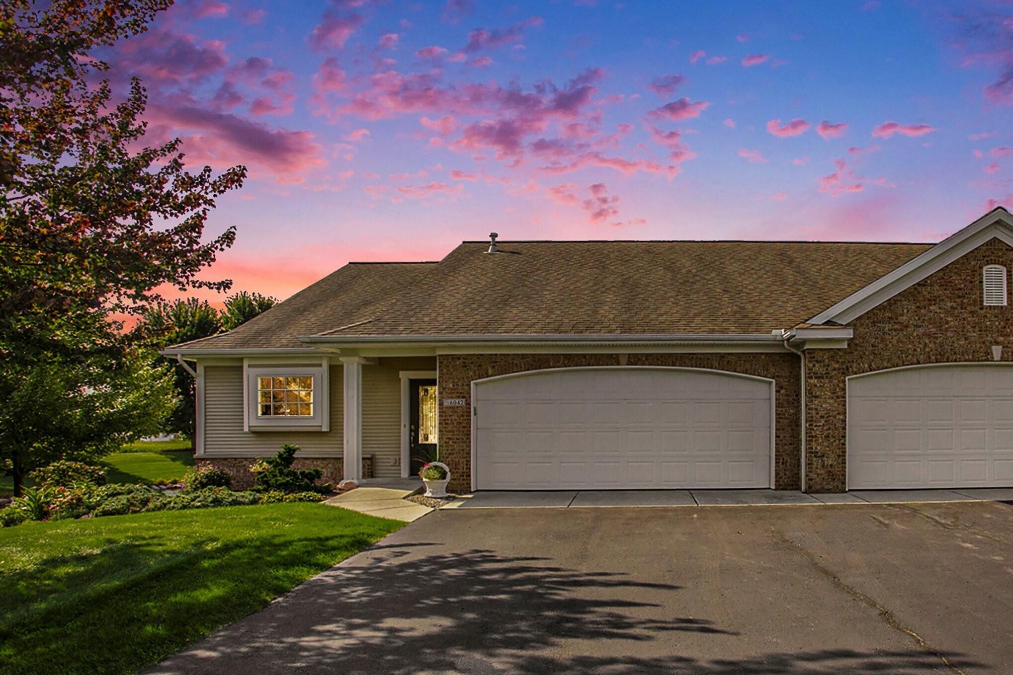 Elmwood Cir, Hudsonville, MI 49426