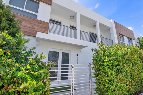 1251 Ne 18th Ave, Fort Lauderdale, FL, 33304-2411 | Card Image