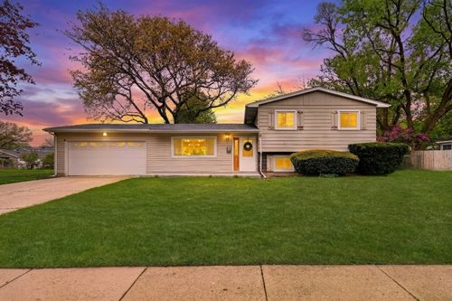 18320 W Linda Ln, Gurnee, IL, 60031-1569 | Card Image