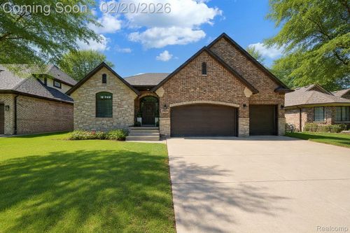 19853 Chase Dr, Macomb, MI, 48042-3717 | Card Image