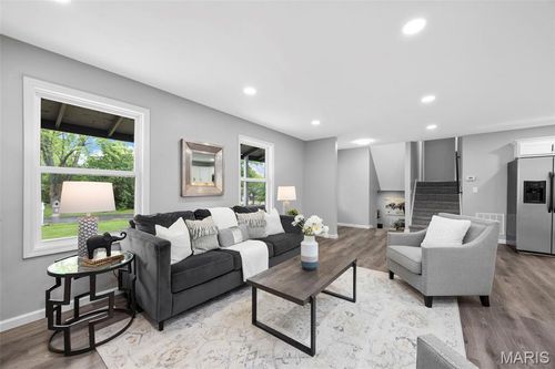 9 Linda Ln, Saint Peters, MO, 63376-3404 | Card Image