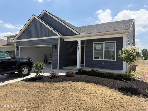 5040 Easton Dr, Oregon, OH, 43616-3024 | Card Image