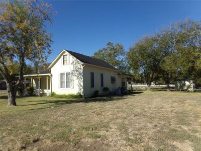 501 N North Center Street, House other with 2 bedrooms, 2 bathrooms and null parking in Weimar TX | Image 3