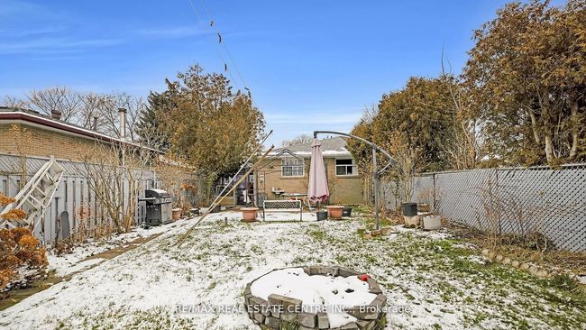 57 Archdekin Dr, House attached with 4 bedrooms, 2 bathrooms and 4 parking in Brampton ON | Image 39