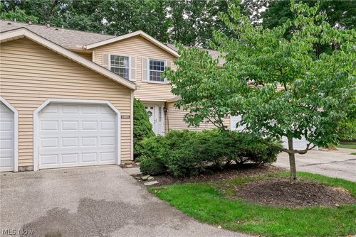 3965 Lake Run Blvd, Stow, OH, 44224-4341 | Card Image
